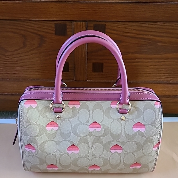 Coach Heart  Printed Crossbody Bag /Handbag and Heart Printed  Wrist Zip - Picture 3 of 12